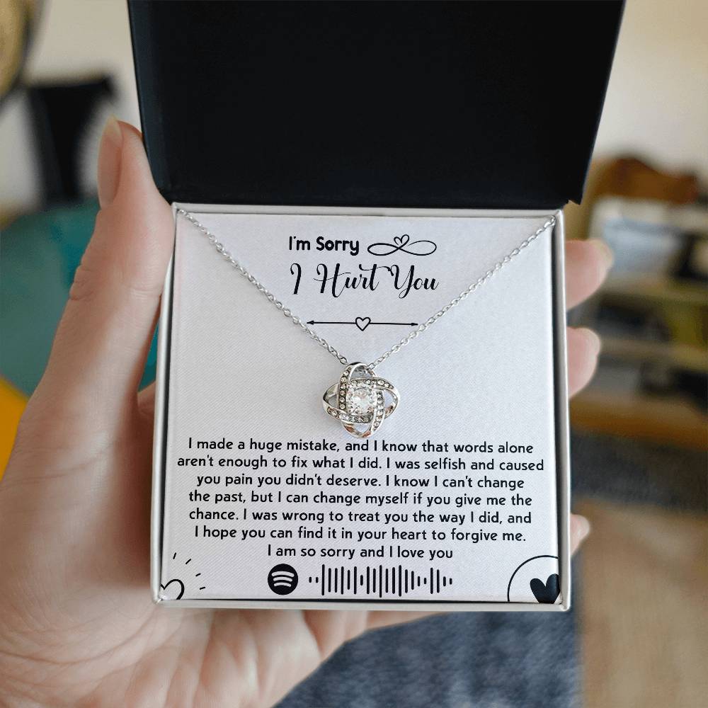 I´m so sorry for my mistakes, apologize with this beautiful love knot pendant necklace that will melt her heart, comes with message card.