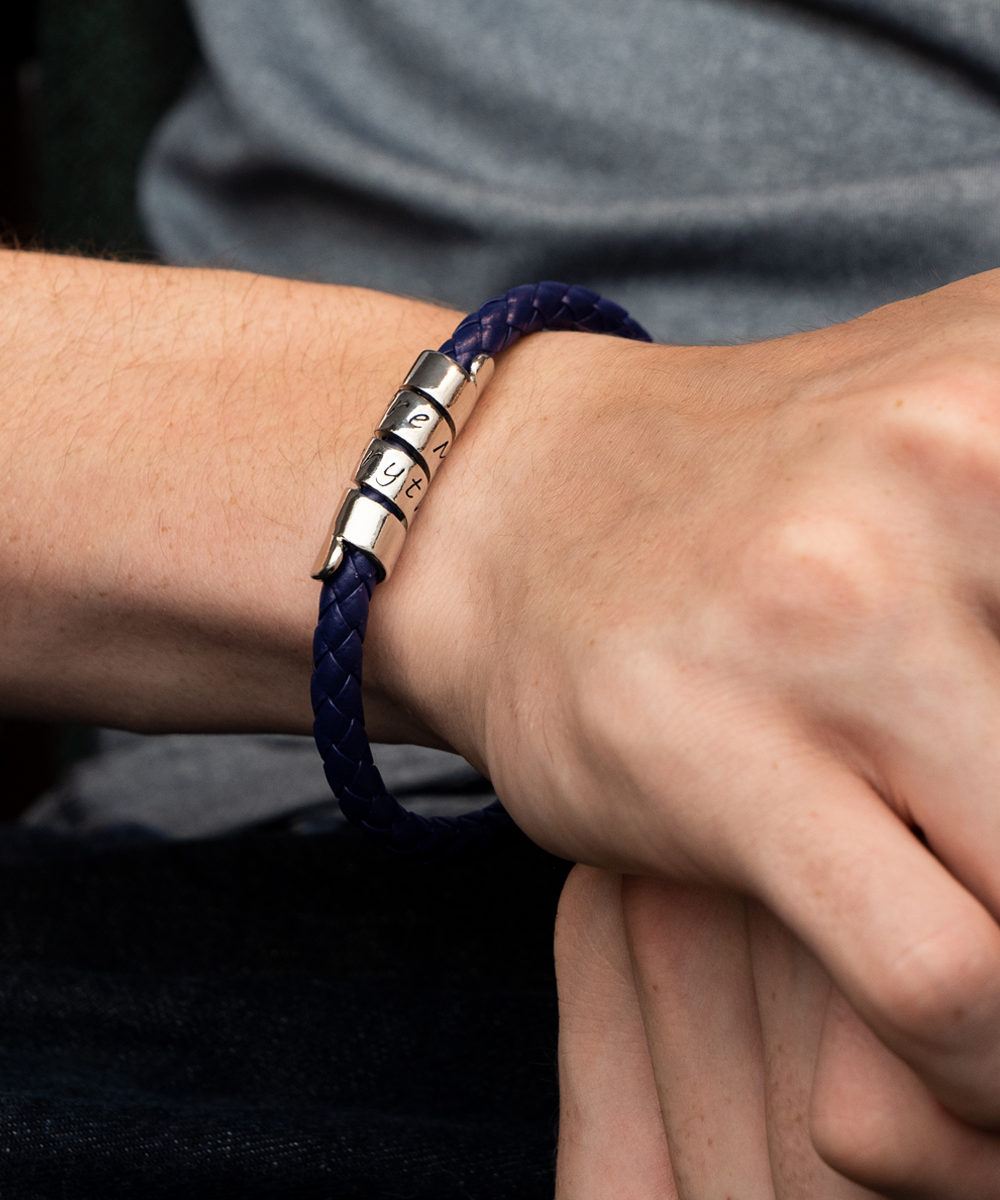 Vegan leather men´s bracelet gift from wife to husband celebrating birthday, father´s day.