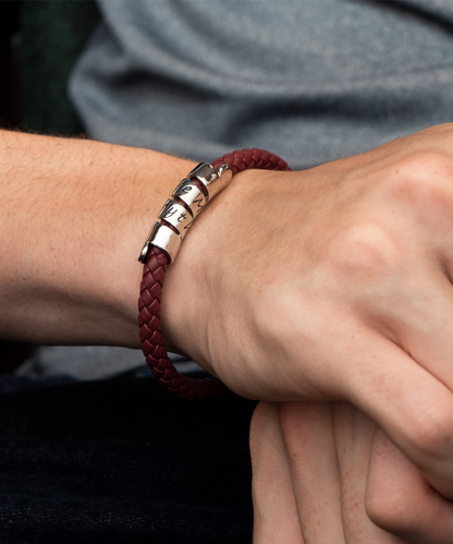 Vegan leather men´s bracelet gift from wife to husband celebrating birthday, father´s day.