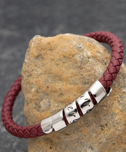 Vegan leather men´s bracelet gift from wife to husband celebrating birthday, father´s day.