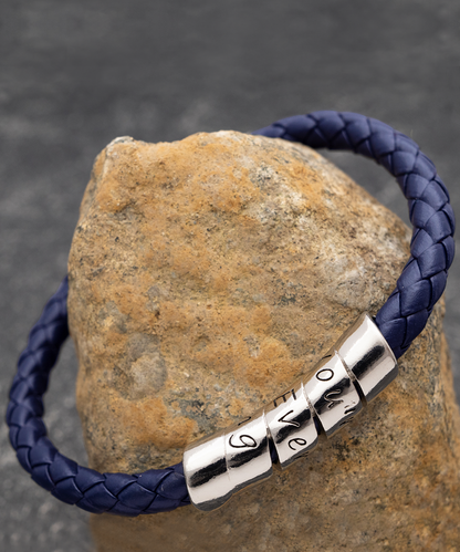 Vegan leather men´s bracelet gift from wife to husband celebrating birthday, father´s day.