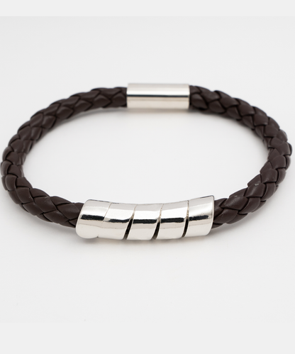 Vegan leather men´s bracelet gift from wife to husband celebrating birthday, father´s day.